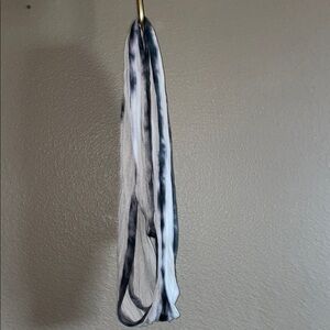 Old Navy Black and White Scarf